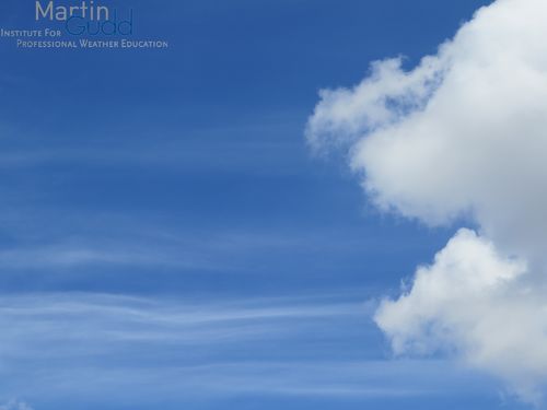 Wolkenränder als Unterscheidungsmerkmal von Wasserwolken und Eiswolken / Cloud edges as a distinguishing feature of water clouds and ice-crystal clouds